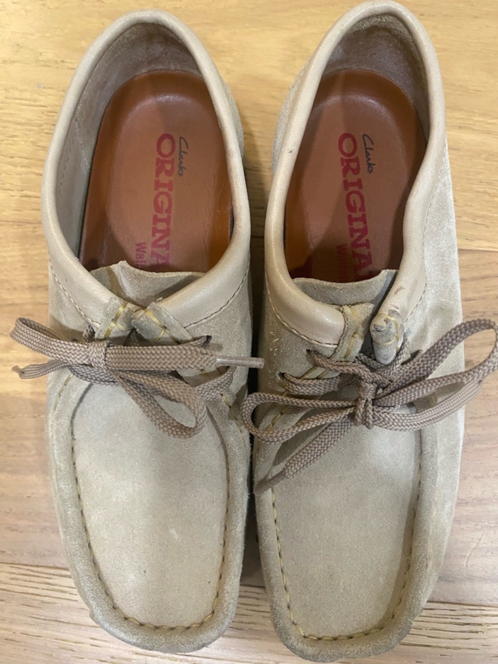 Clarks original wallabee leather shoes women’s 8M in beige color.
